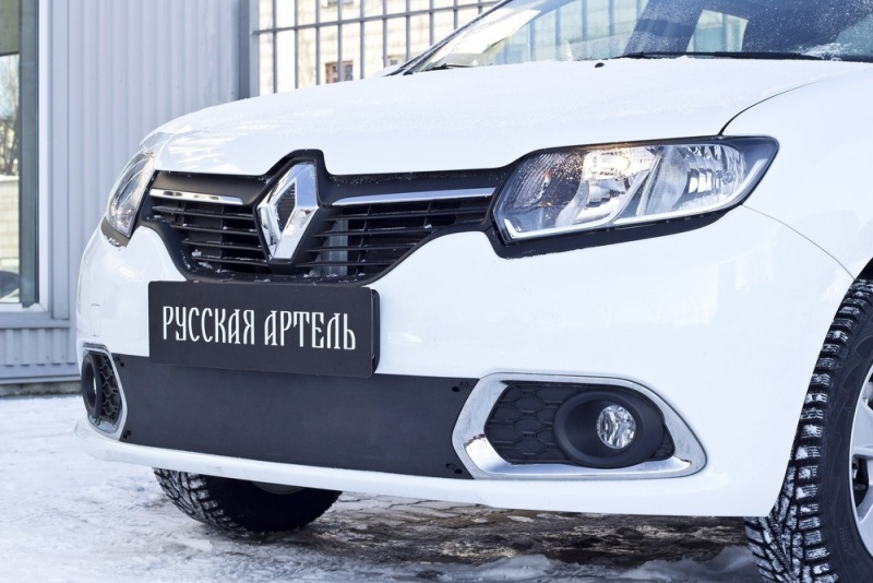 Зимняя заглушка решетки переднего бампера Renault Sandero 2014-