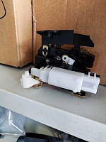 Замок двери Duster Sandero передней левой (2 контакта)